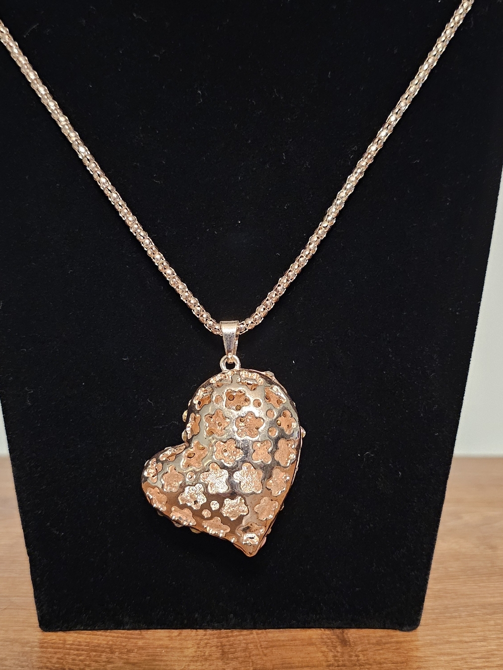 Betsey Johnson Crystal Floral Heart Pendant Necklace - Pink and Gold - Picture 3 of 4